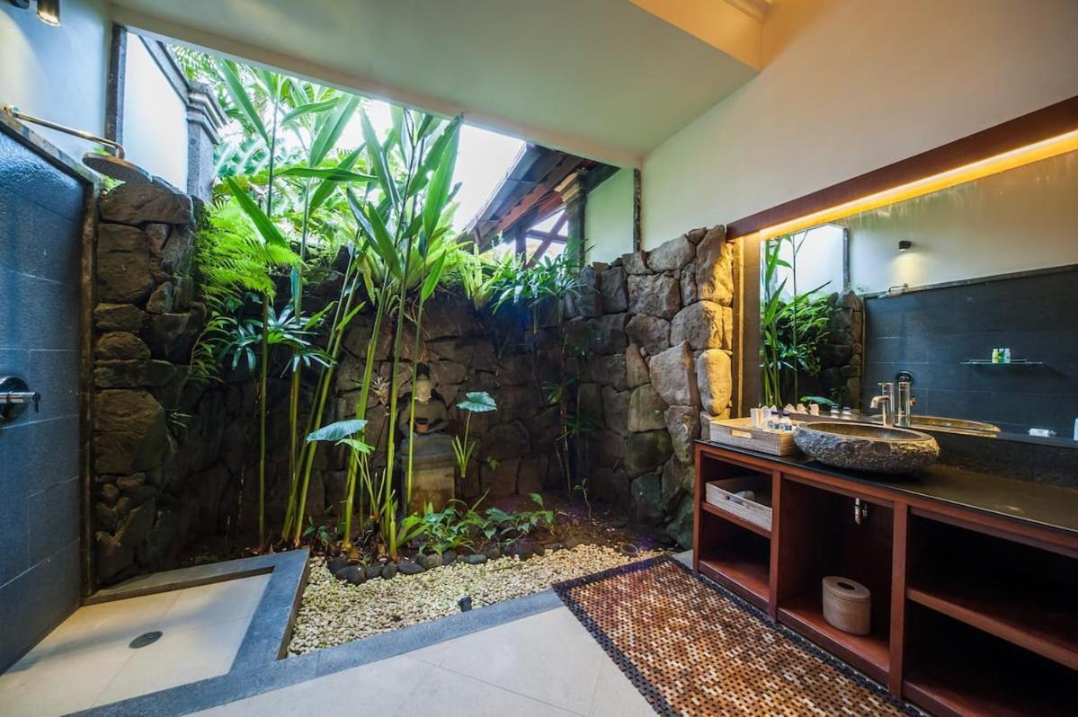 Luxury 3Br Infinity Jungle View Aashaya Villa Ubud Exterior photo